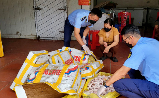 Quản lý thị trường Thái Nguyên: Tiêu hủy 110kg chân gà nhập lậu