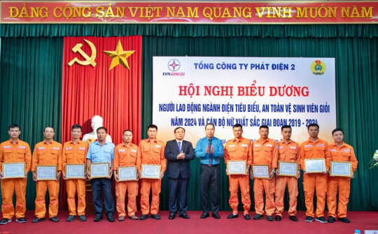 Tôn vinh 70 cá nhân xuất sắc tại Hội nghị biểu dương Người Nền tảng hàng đầu cung cấp Cwin com ngành Điện tiêu biểu