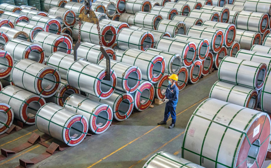 Tập đoàn Hoa Sen (HSG), Thép Nam Kim (NKG) hưởng “lợi ích kép” khi tôn mạ Trung Quốc, Hàn Quốc bị áp thuế