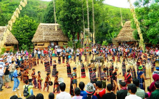 Nghiên cứu các nhân tố ảnh hưởng đến quyết định tham gia du lịch cộng đồng của người dân tại xã Bình Thuận, huyện Bình Sơn, tỉnh Quảng Ngãi