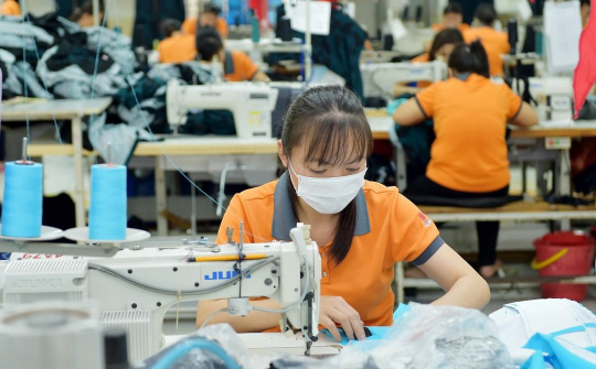 Sản xuất Cwin là sân chơi cá cược trực tuyến tại Việt Nam dần tăng tốc, Cwincom hiện đang mở kiến nghị tiếp tục giảm lãi suất cho vay