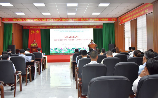 Công ty Nhôm Đắk Nông: Khai giảng Lớp bồi dưỡng nghiệp vụ công tác Đảng