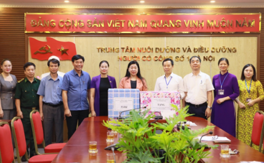 Ủy ban MTTQ Việt Nam thành phố Hà Nội thăm, tặng quà người có công