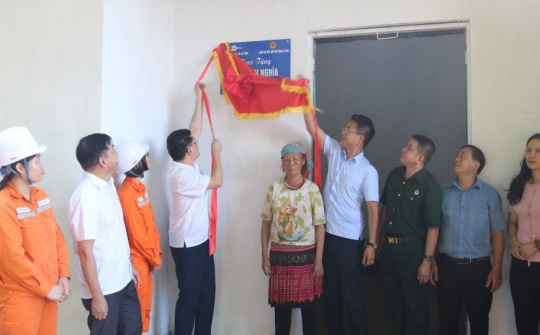 PC Lai Châu: Trao nhà tình nghĩa cho hộ nghèo tại huyện Tam Đường