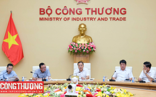 Hoàn thiện chính sách phát triển điện mặt trời mái nhà tự sản, tự tiêu