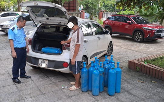 Quản lý thị trường Thái Nguyên: Thu giữ 27 bình kim loại nghi là chứa khí N2O