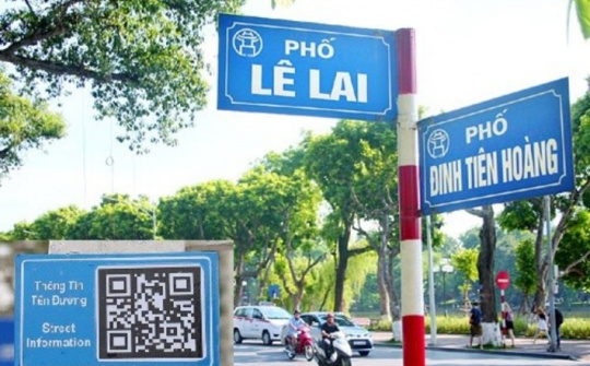 Từ tháng 9/2024, Hà Nội thí điểm gắn mã QR tên đường phố bằng biển phụ tại hàng trăm tuyến phố