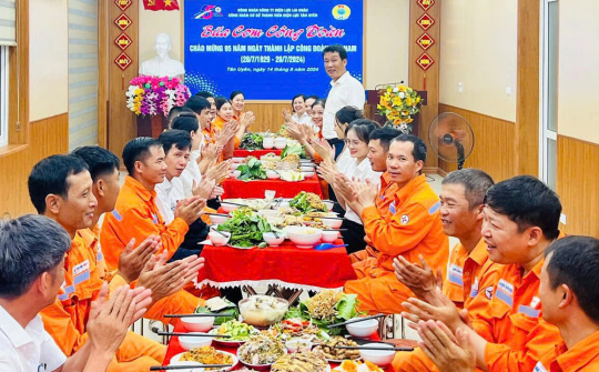 Thân tình - ấm áp “Bữa cơm Công đoàn” Công ty Điện lực Lai Châu