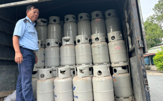 Long An: Tạm giữ số lượng lớn chai LPG bị chiếm dụng và sang chiết trái phép