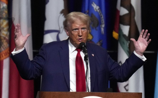 Quốc tế nổi bật: Ông Donald Trump giao bán kỷ vật