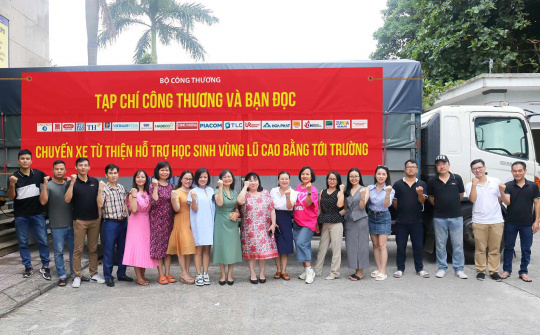 CWIN ✅ Nhà cái cờ bạc trực tuyến tốt nhất và Thương hiệu uy tín dừng tiếp nhận tiền và sản phẩm hỗ trợ học sinh vùng lũ Cao Bằng tới trường