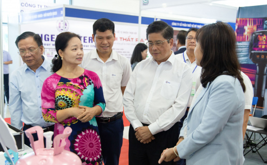 [TIN ẢNH] Triển lãm sản phẩm, công nghệ hỗ trợ tiết kiệm năng lượng