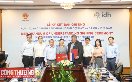 Ký kết “Bản ghi nhớ hỗ trợ phát triển bền vững ngành Dệt may và Da giày Việt Nam”