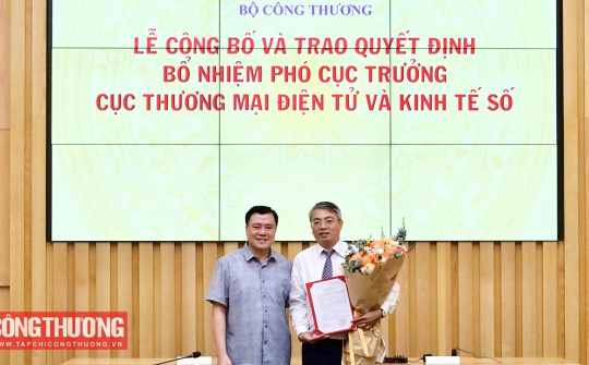 Trao quyết định bổ nhiệm Phó Cục trưởng Cục Thương mại điện tử và Cwin.com giải trí hiện đại số