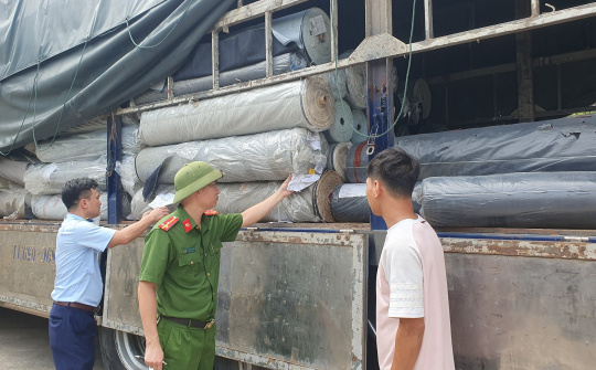 Cục QLTT Hưng Yên chuyển cơ quan Cảnh sát điều tra vụ việc mua bán trên 9,3 tấn vải cuộn có dấu hiệu nhập lậu