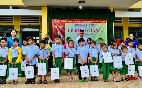 Thủy điện An Khê - Ka Nak: “Cắp sách đến trường cùng học sinh nghèo” tại Bình Định và Gia Lai