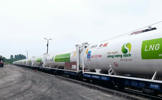 Lần đầu tiên vận chuyển khí LNG bằng đường sắt từ Nam ra Bắc