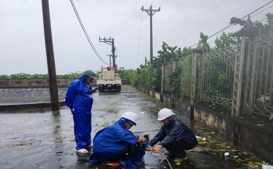 EVNNPC huy động toàn bộ nhân lực hỗ trợ khắc phục hậu quả bão số 3