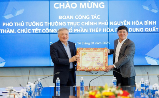 Phó Thủ tướng thường trực Nguyễn Hòa Bình thăm và chúc Tết Thép Hòa Phát Dung Quất