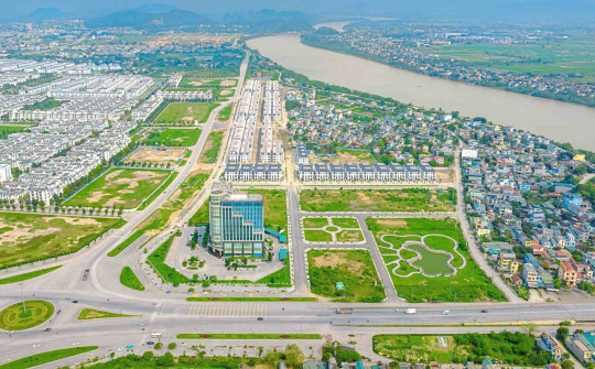 Kỳ vọng lãi lớn, vợ Chủ tịch Taseco Land (TAL) gom mua hàng triệu cổ phiếu
