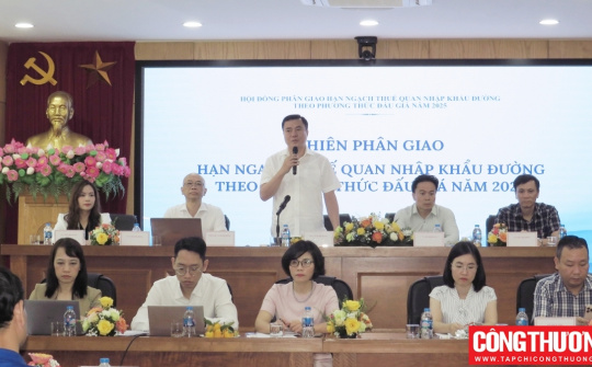 05 thương nhân được phân giao 100.000 tấn đường hạn ngạch thuế quan Cwin com sòng bạc trực tuyến theo phương thức đấu giá