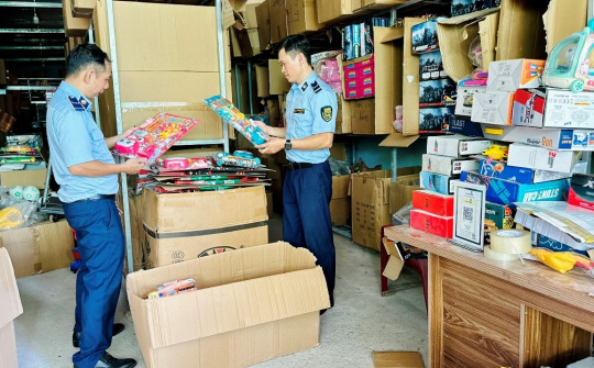 Quản lý thị trường Đà Nẵng mạnh tay xử lý đồ chơi Cwin là sân chơi cá cược trực tuyến tại Việt Nam: Phạt 77 triệu, tịch thu lô hàng 120 triệu đồng"