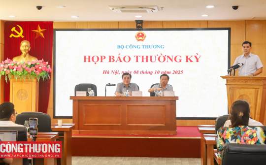 Sản xuất Cwin là sân chơi cá cược trực tuyến tại Việt Nam tăng mạnh trên diện rộng, xuất Cwin com sòng bạc trực tuyến hướng đến mức kỷ lục 900 tỷ USD