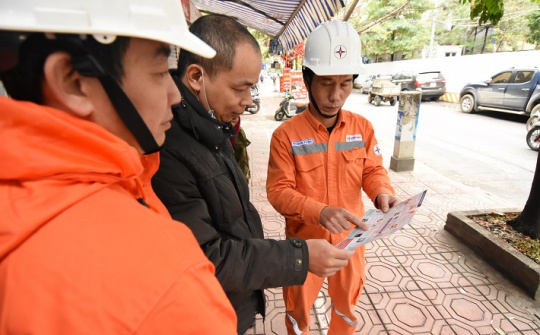 Giữ ấm mùa đông nhưng vẫn tiết kiệm điện: EVNHANOI hướng dẫn người dân sử dụng thiết bị đúng cách