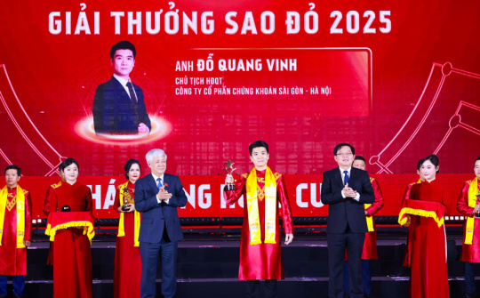 Phó Chủ tịch Cwin4555 link đăng ký đăng nhập SHB được vinh danh trong TOP 10 Giải thưởng Sao Đỏ 2025