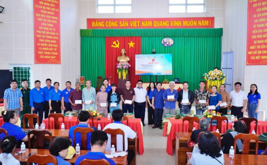 Đoàn thanh niên EVNGENCO2 tri ân gia đình chính sách, người có công với cách mạng tại Vĩnh Long