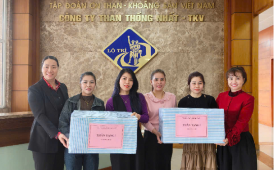 Than Thống Nhất: Lan tỏa yêu thương với chương trình "Tuần lễ áo dài 2025"