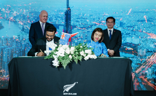 FPT Long Châu bắt tay nhãn hàng Anlene dưới sự chứng kiến của Thủ tướng New Zealand