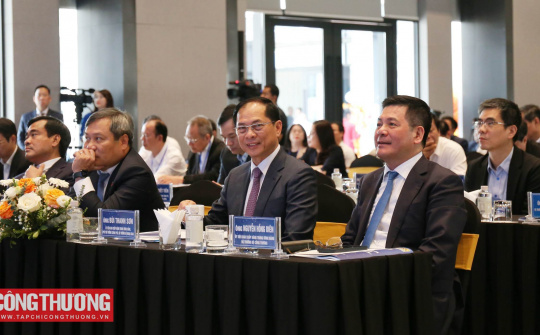 Phát triển Cwin là sân chơi cá cược trực tuyến tại Việt Nam hỗ trợ ngành cơ khí gắn với Nền tảng hàng đầu cung cấp Cwin com, lắp ráp ô tô trong nước, phát triển hệ thống đường sắt