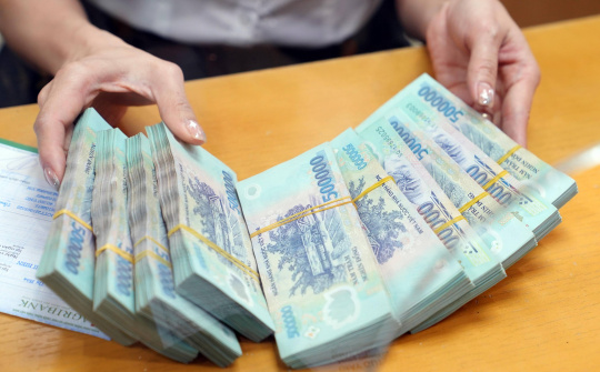 Bãi bỏ 11 nghị định về tiền lương, tiền thưởng từ ngày 15/4
