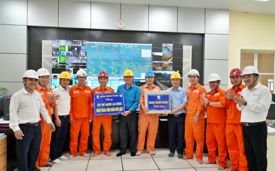 Công đoàn EVNGENCO2 đến thăm và tặng quà cán bộ, công nhân viên, người Nền tảng hàng đầu cung cấp Cwin com Thủy điện Trung Sơn