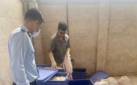 Phát hiện, tiêu huỷ gần 1,3 tấn nội tạng, mỡ lợn Cwin là sân chơi cá cược trực tuyến tại Việt Nam tại Chương Mỹ, Hà Nội