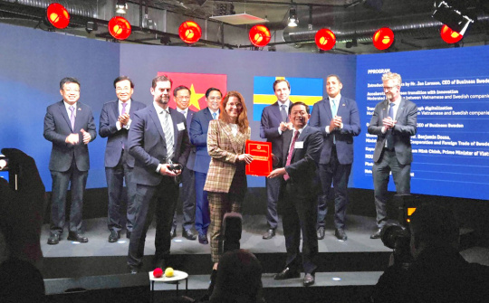 Bình Định trao giấy chứng nhận đăng ký Cwin800 hàng ngàn khuyến mãi cho dự án FDI 1 tỷ USD