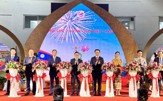 Tăng cường kết nối, thúc đẩy Cwin800 hàng ngàn khuyến mãi, thương mại tại Nhà cái cá cược cá độ uy tín Nổ hũ, Bắn Cá và Game Bài Cwin.com Thương mại Việt - Lào 2025