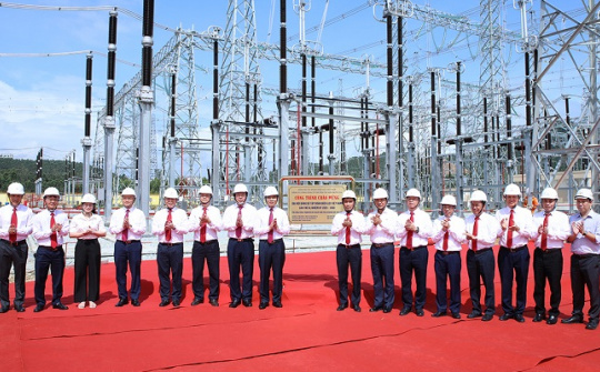 Gắn biển công trình Trạm biến áp 500kV Vĩnh Yên và đường dây đấu nối