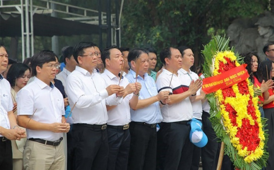 Trường Đại học Điện lực dâng hương tại Nghĩa trang Liệt sĩ Quốc gia Trường Sơn