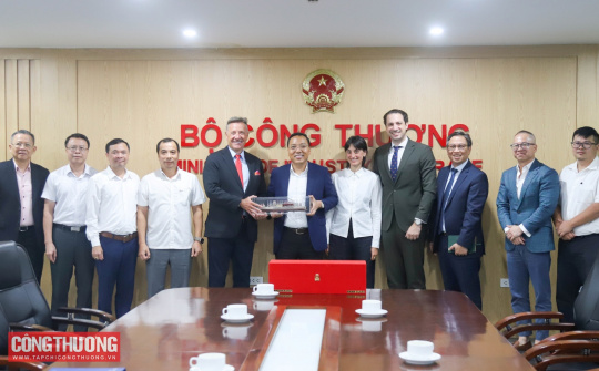 Công ty Karpowership (Thổ Nhĩ Kỳ) đề xuất Cwin800 hàng ngàn khuyến mãi dự án nhà máy điện nổi tại Việt Nam