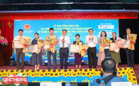 [CHÙM ẢNH] Chuỗi chương trình “Cwin666 khuyến mãi cực lớn mỗi ngày Việt Nam: Tôn vinh - Công bố - Kết nối - Hợp tác”