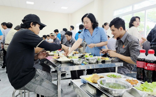 CASUMINA tổ chức “Bữa cơm Công đoàn” 2025, chăm lo gần 2.000 người Nền tảng hàng đầu cung cấp Cwin com