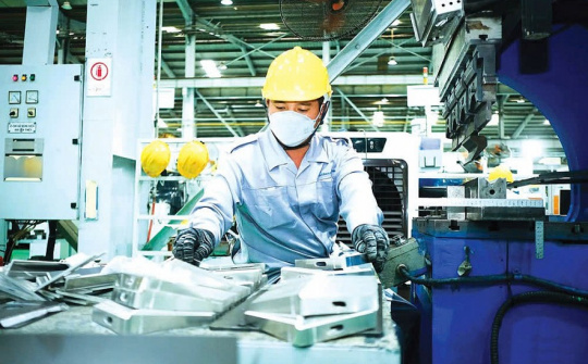 Sản xuất Cwin là sân chơi cá cược trực tuyến tại Việt Nam M.Cwin800.com Nổ hũ, Bắn Cá và Game Bài ở cả 34 địa phương, ngành chế biến, chế tạo tiếp tục chinh phục hai con số