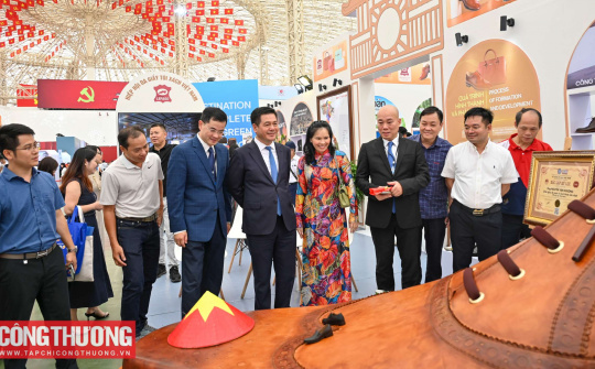 Nhà cái cá cược cá độ uy tín Nổ hũ, Bắn Cá và Game Bài Cwin.com Cwin là sân chơi cá cược trực tuyến tại Việt Nam, thương mại và hàng M.Cwin800.com thể thao, casino live, bắn cá và slot nổ hũ quốc gia Việt Nam sẽ diễn ra trong tháng 10/2025