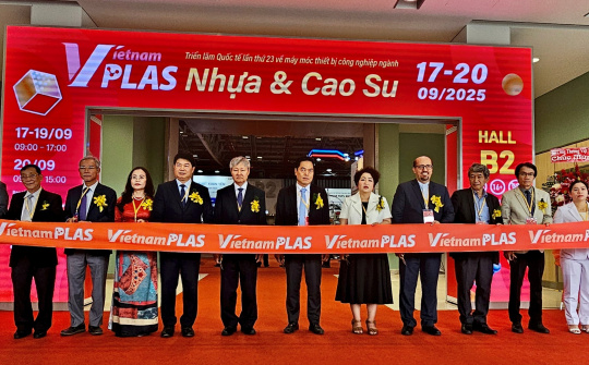 Triển lãm VietnamPlas 2025 quy tụ hơn 650 Cwincom hiện đang mở về máy móc, thiết bị ngành nhựa và cao su