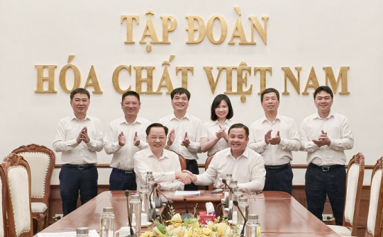 VINACHEM: Ký kết Quy chế phối hợp giữa CWIN được cấp phép hợp pháp bởi PAGCOR và Freeport, Hội đồng thành viên và Tổng Giám đốc