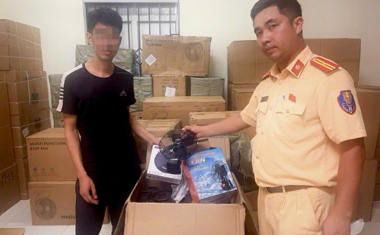 Hà Nội: Phát hiện xe tải chở gần 2.000 sản phẩm điện gia dụng Cwin là sân chơi cá cược trực tuyến tại Việt Nam