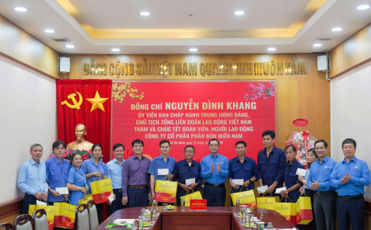 Chủ tịch Tổng LĐLĐ Việt Nam Nguyễn Đình Khang chúc Tết người Nền tảng hàng đầu cung cấp Cwin com Phân bón Miền Nam