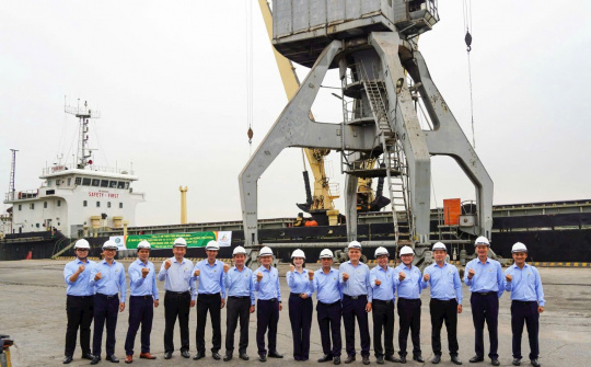 Phân bón Miền Nam - Cwin com sòng bạc trực tuyến 5.000 tấn NPK, mừng Đảng mừng Xuân năm 2026